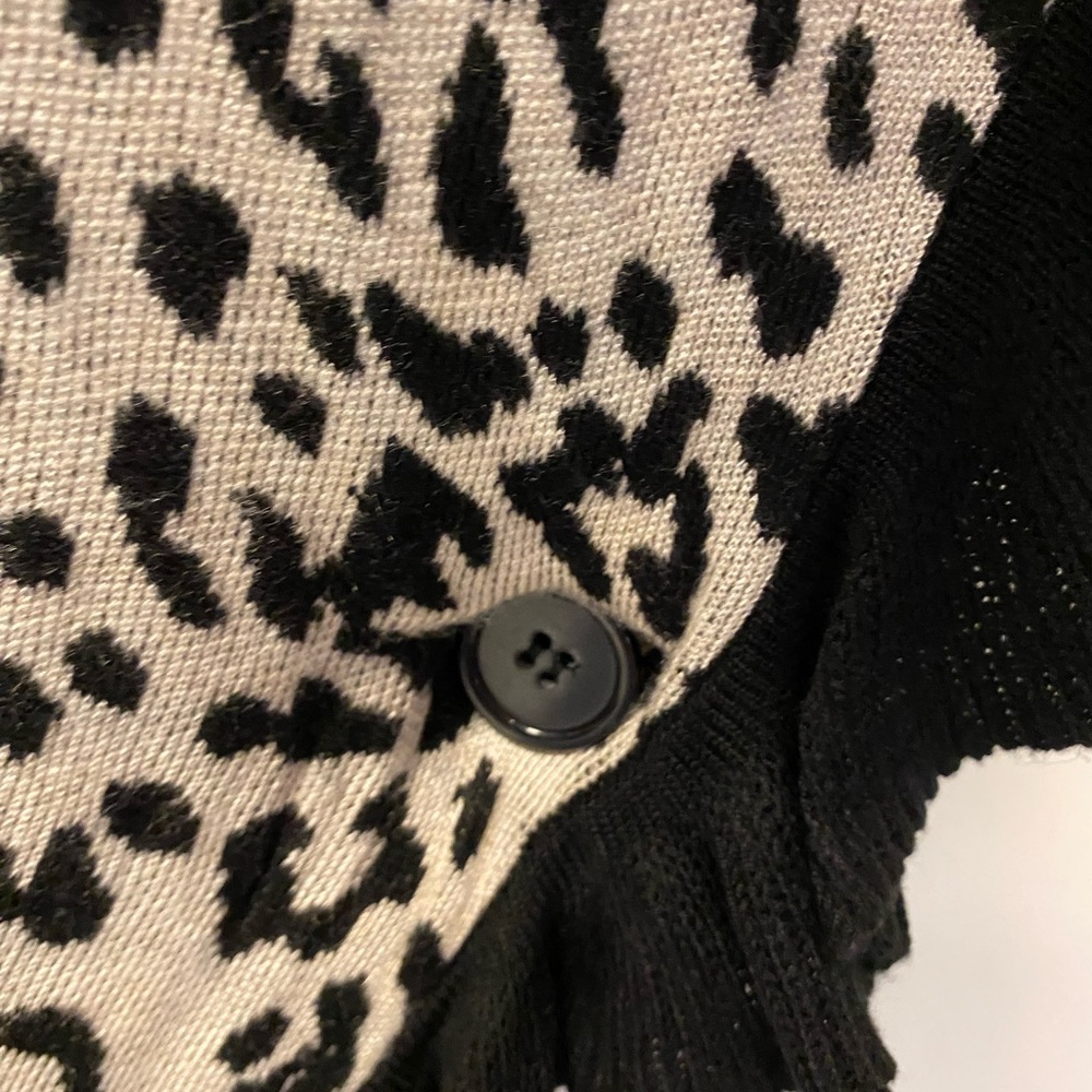 JOSEPH A Cheetah Print Black Ruffle Trim Poncho Shrug Wrap Size Medium - Picture 5 of 8